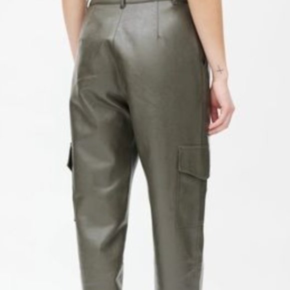 NWT Aritzia Cargo Vegan Leather Pants Size 2 - Picture 3 of 7